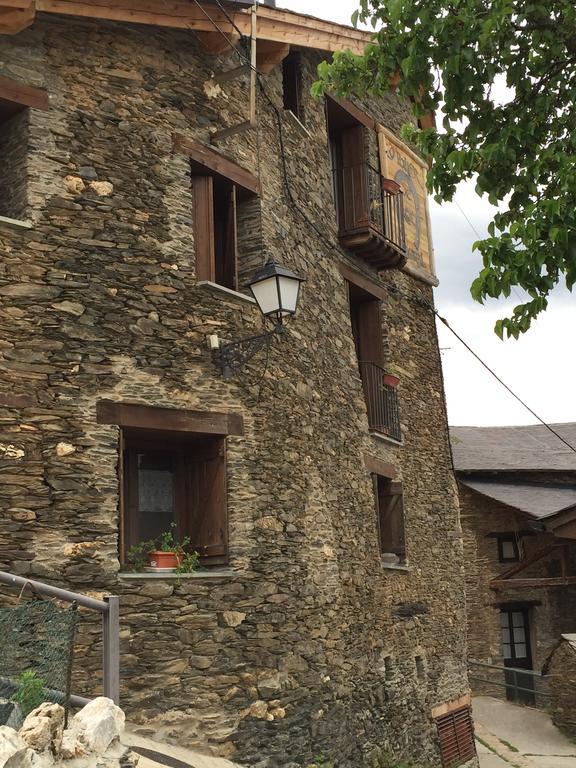 Lo Paller de Roc Montescladó Buitenkant foto