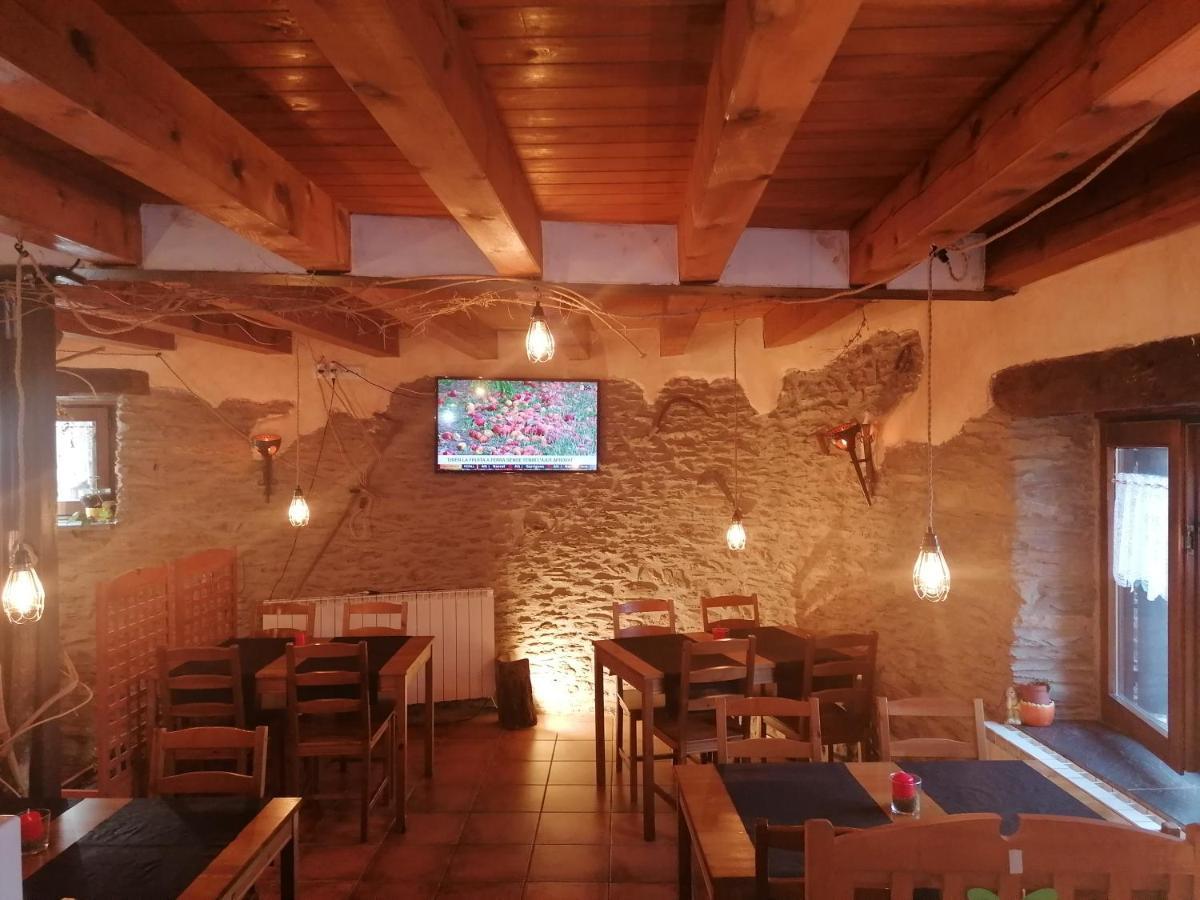 Lo Paller de Roc Montescladó Buitenkant foto