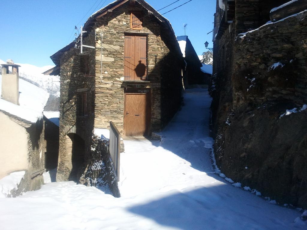 Lo Paller de Roc Montescladó Buitenkant foto