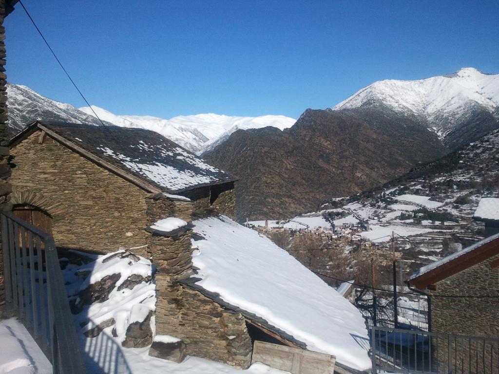 Lo Paller de Roc Montescladó Buitenkant foto